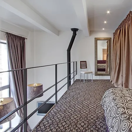 Soho 65 Loft Apartment *
